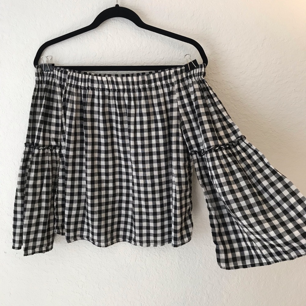 Off-shoulder B&W Gingham Top, Long Sleeve